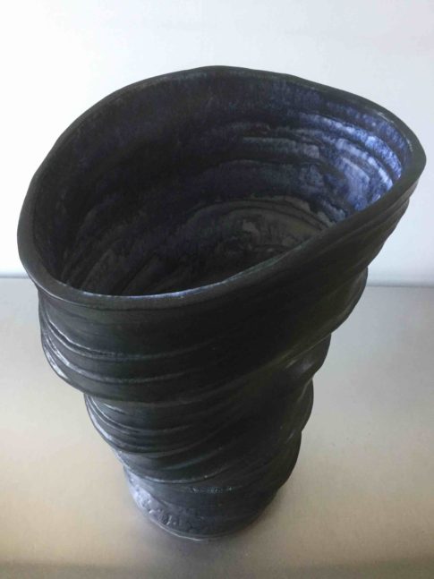 cat-trochu-ceramic-rennes-bretagne-porcelaine-noir-vase 2