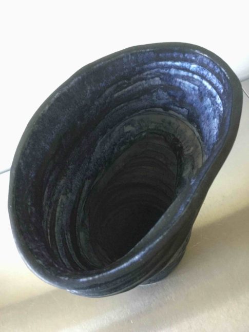 cat-trochu-ceramic-rennes-bretagne-porcelaine-noir-vase 3